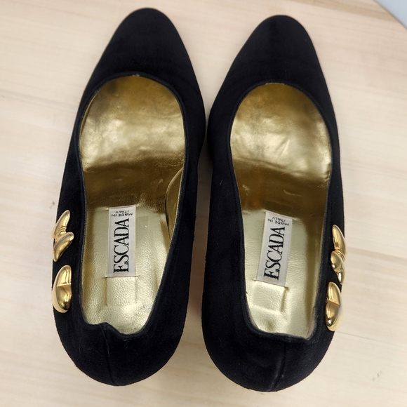 Vintage Escada Suede Pumps 1980s Black Heels with Gold Bow and Gold Heart 6.5B - Picture 4 of 14